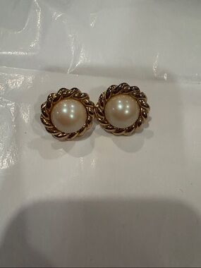 Source Unknown Gold Rope Frame Pearl Button Earrings